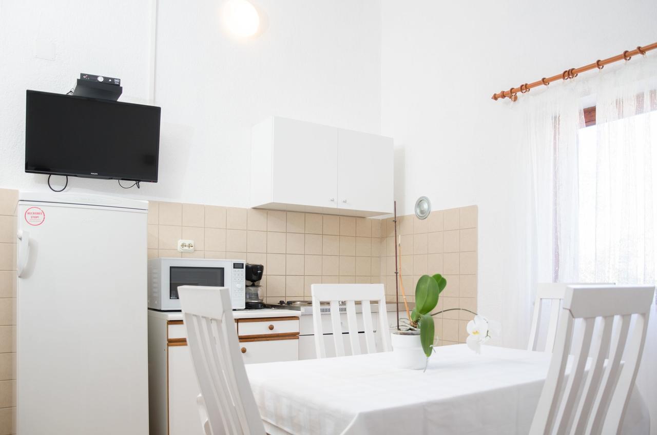 Apartments Sanja Sibinj Krmpotski Buitenkant foto